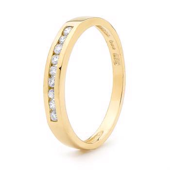 9 karat Guld fingerring med 0,18 carat diamanter