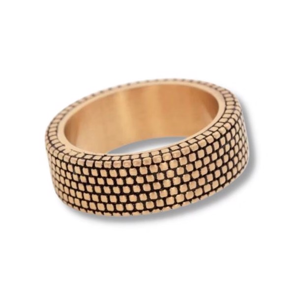 CALVIN - Ring med murstens design i guldbelagt stål, By Billgren - Large, 21 mm