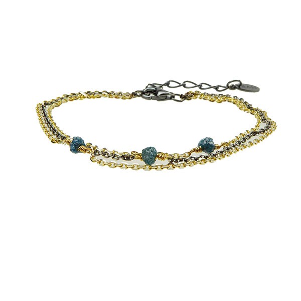 Treradet armbånd med forgyldte og sort rhodinerede kæder, blå-grønne diamanter, forlængerkæde.