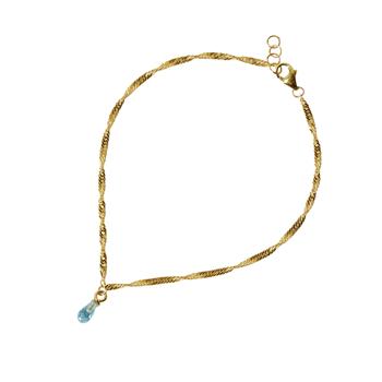 Elegant armbånd med snoet guldkæde, lyseblå topas vedhæng, justerbar lukning.
