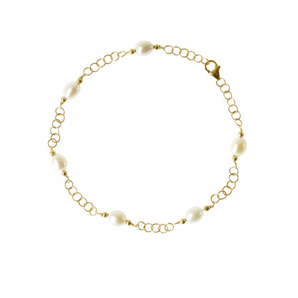 Elegant armbånd i guldfarvet metal med 5 ferskvandsperler og karabinlås, let og luftigt design.
