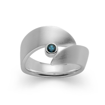 Bastian Inverun's 925/-ring, rh, mat, topaz london blå 0,13ct