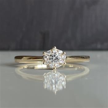 L&G's Ring 14 karat guld Stjerne 0,19 carat WSI