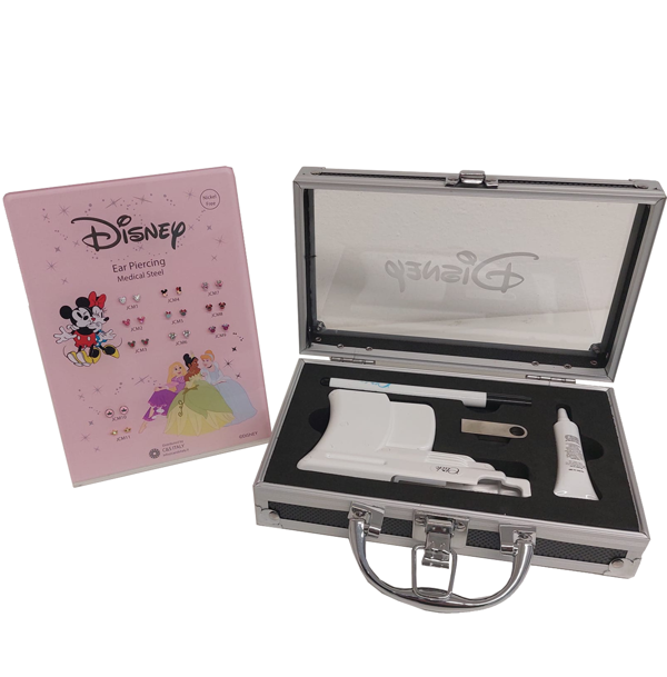 Støvring Design\'s Disney display og pistol 