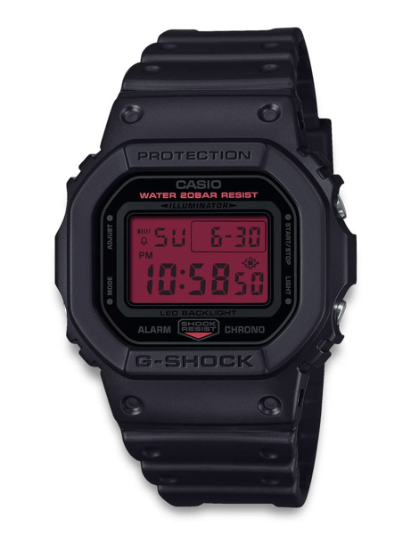 Køb dit nye Casio model DW-5600BBR-1ER, hos Urogsmykker.dk